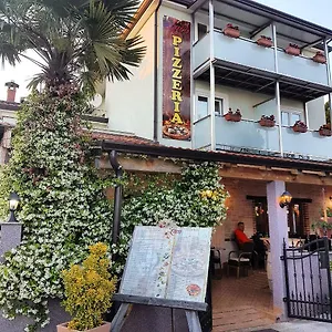 Laco De Pelagius Frühstückspension Novigrad Istria